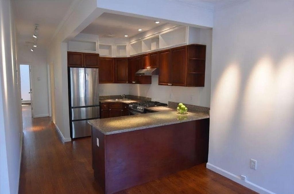 704 Degraw Street - Photo 2
