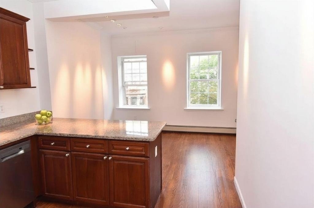 704 Degraw Street - Photo 4