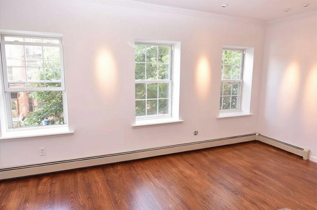 704 Degraw Street - Photo 6