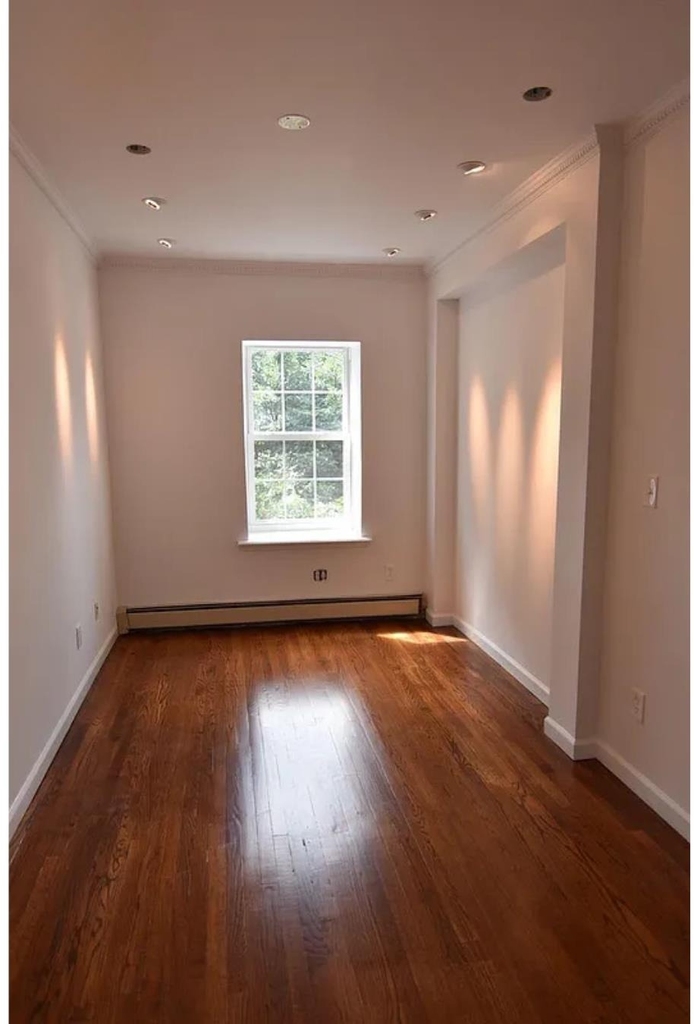 704 Degraw Street - Photo 3