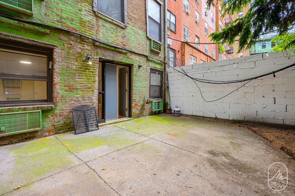313 W 29th Street - Photo 13