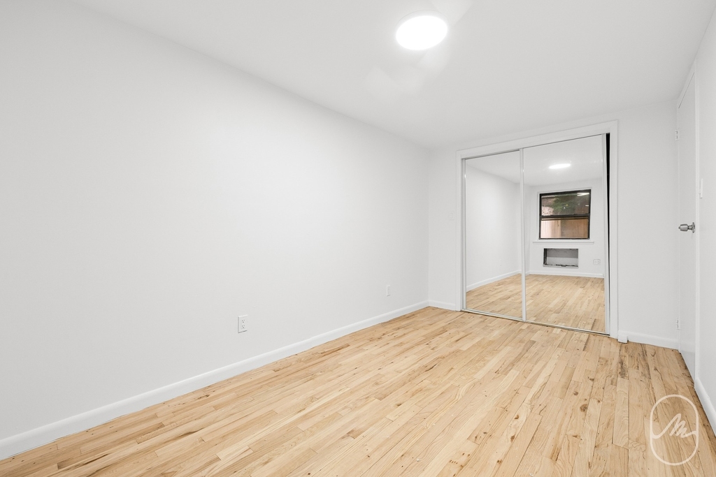 313 W 29th Street - Photo 8