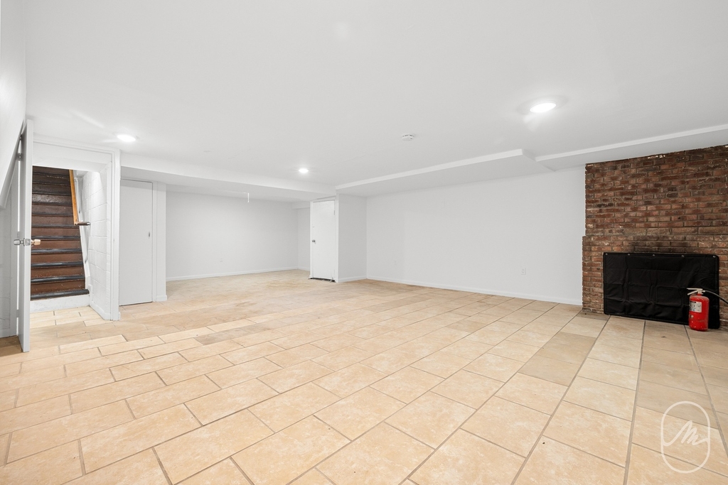 313 W 29th Street - Photo 9
