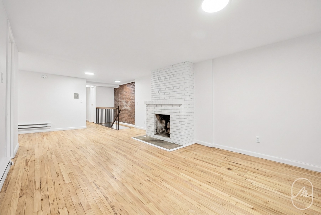 313 W 29th Street - Photo 3