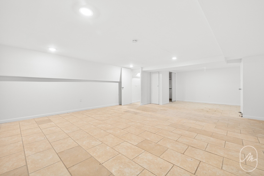 313 W 29th Street - Photo 11