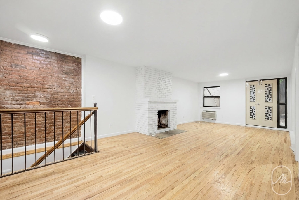 313 W 29th Street - Photo 0