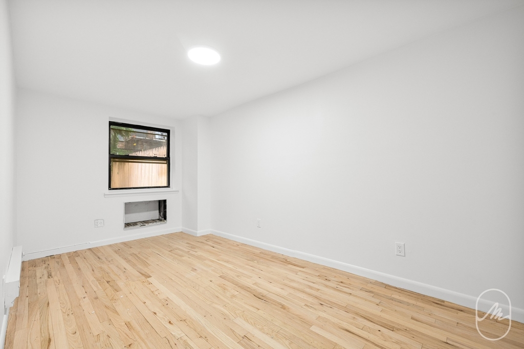 313 W 29th Street - Photo 7