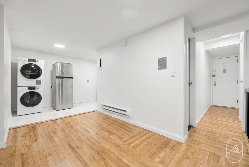 313 W 29th Street - Photo 4