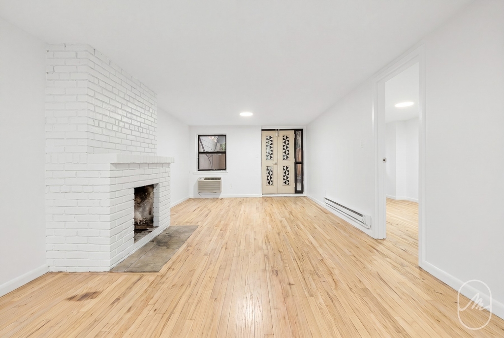 313 W 29th Street - Photo 1
