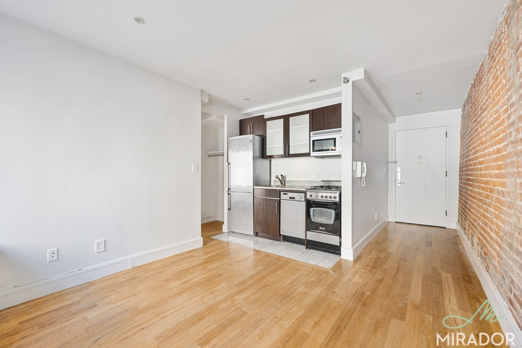 636 E 11th Street - Photo 10