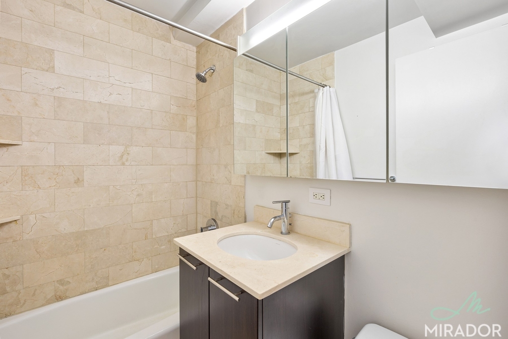 636 E 11th Street - Photo 12