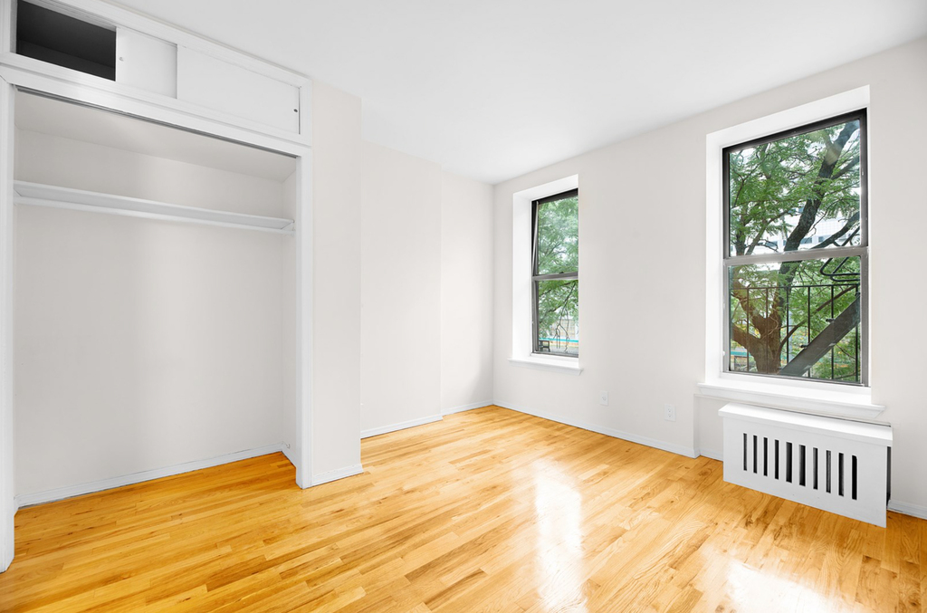 West 49th Street - Photo 0