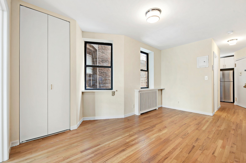  West 49th Street - Photo 2