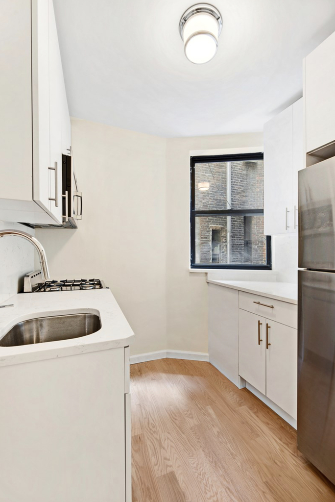  West 49th Street - Photo 3