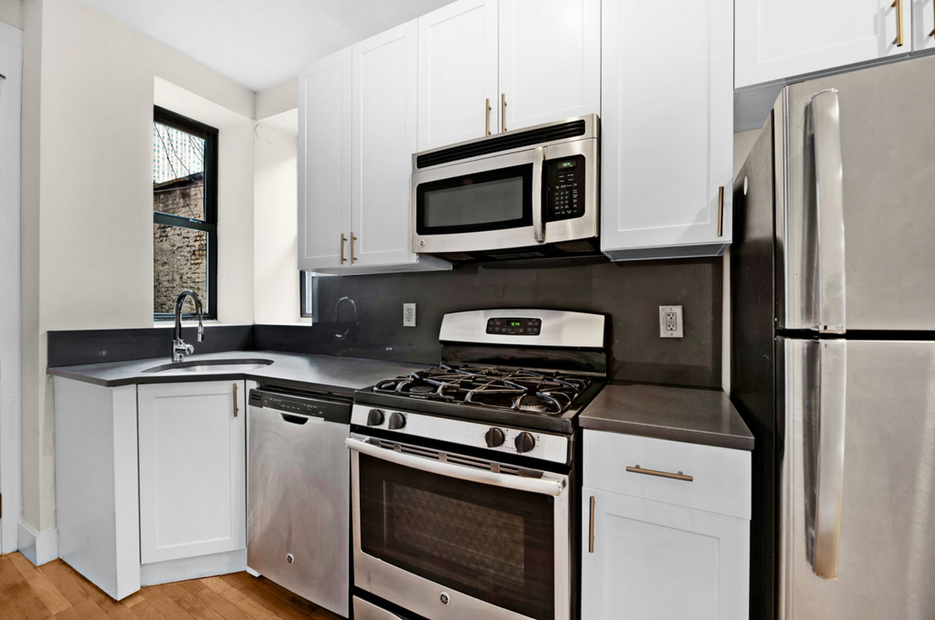  West 45th Street - Photo 3