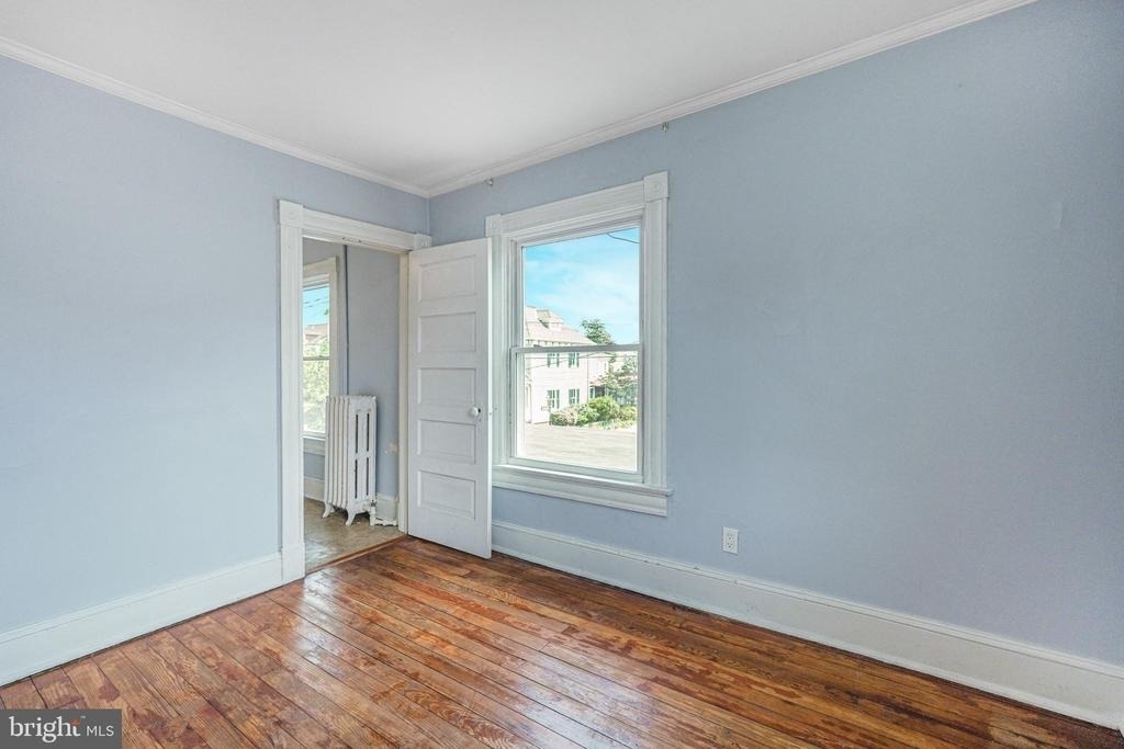 1004 Prince Edward Street - Photo 2