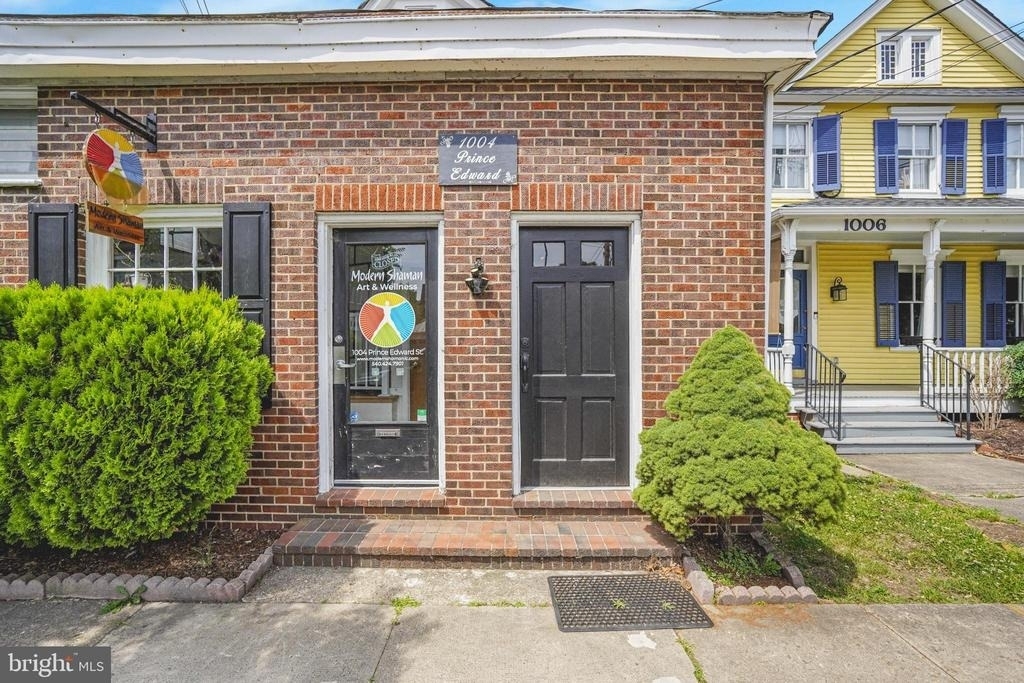 1004 Prince Edward Street - Photo 1