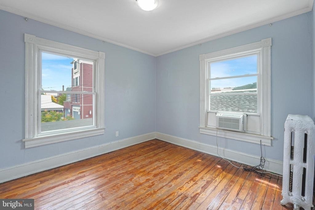 1004 Prince Edward Street - Photo 3