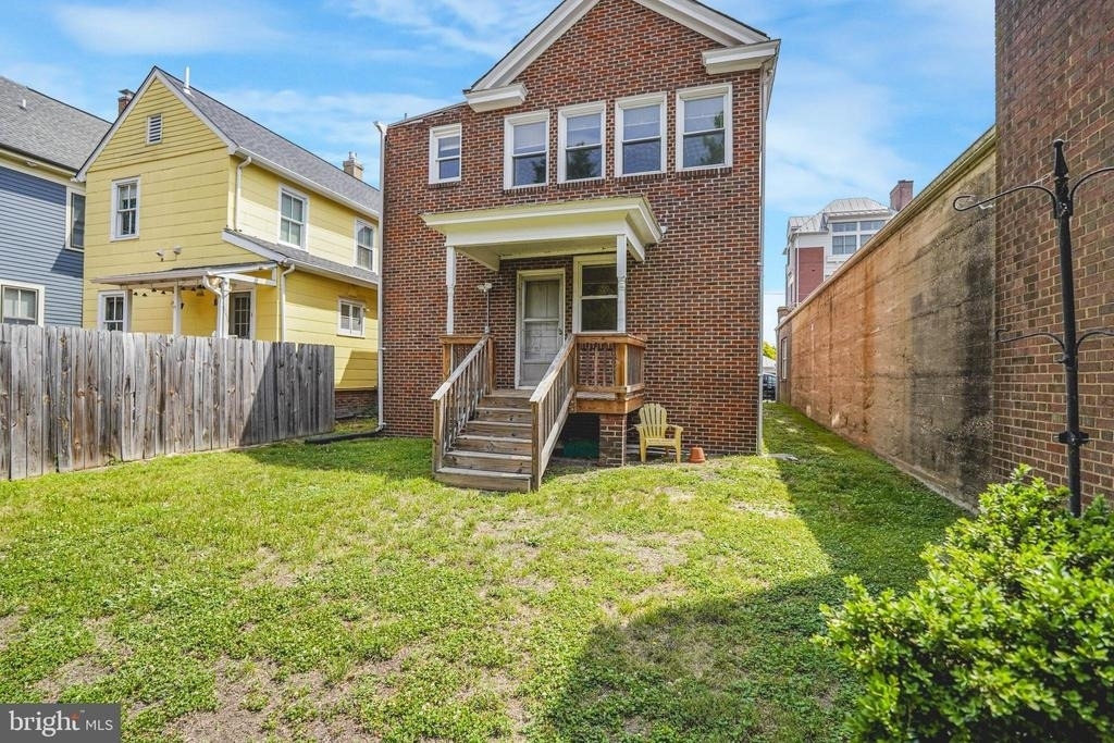 1004 Prince Edward Street - Photo 11
