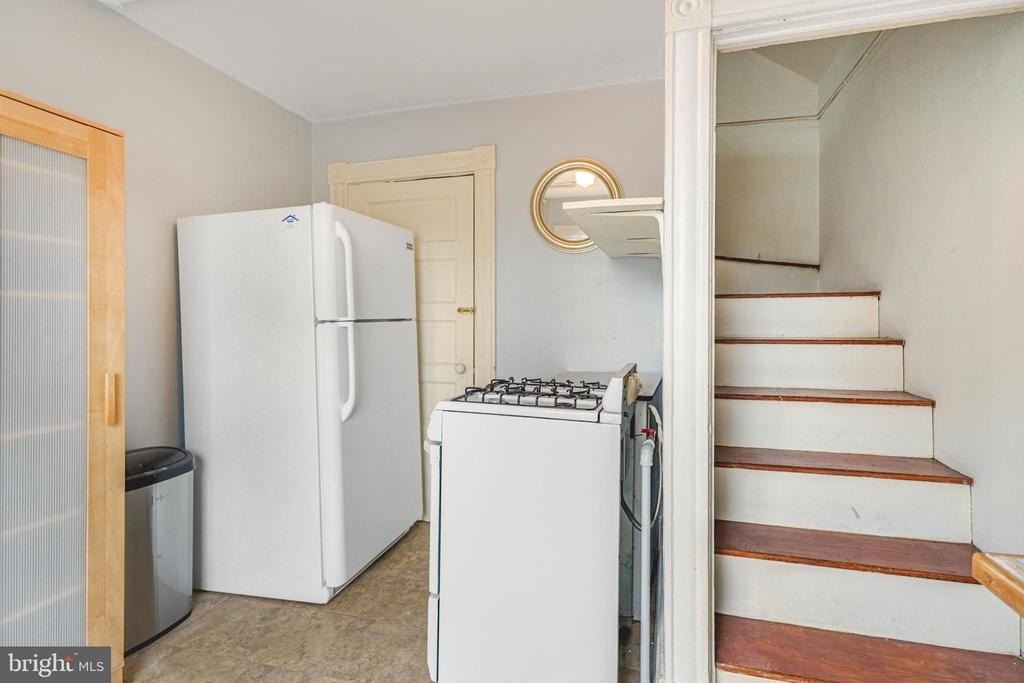 1004 Prince Edward Street - Photo 6
