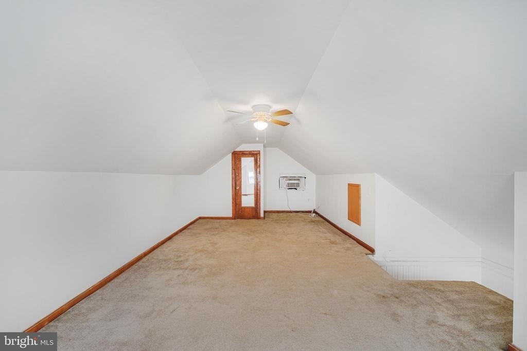 1004 Prince Edward Street - Photo 9