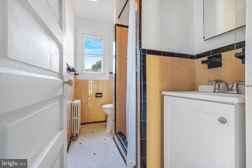 1004 Prince Edward Street - Photo 4