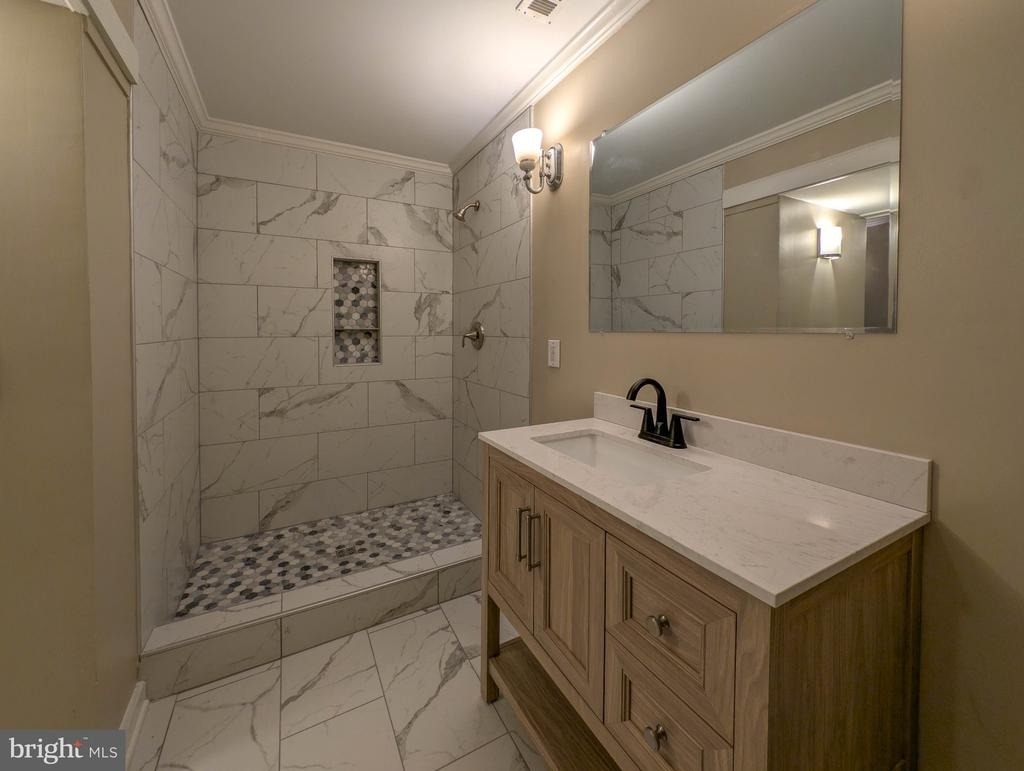 112 E Cameron Street - Photo 7