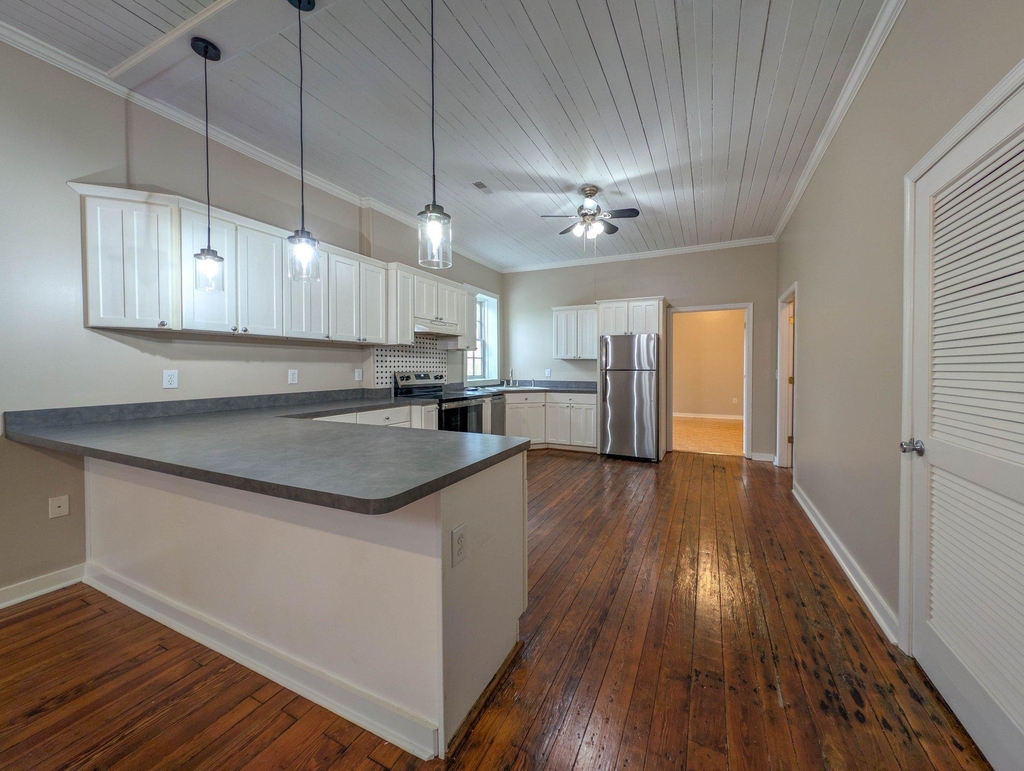 170 E Davis Street - Photo 5