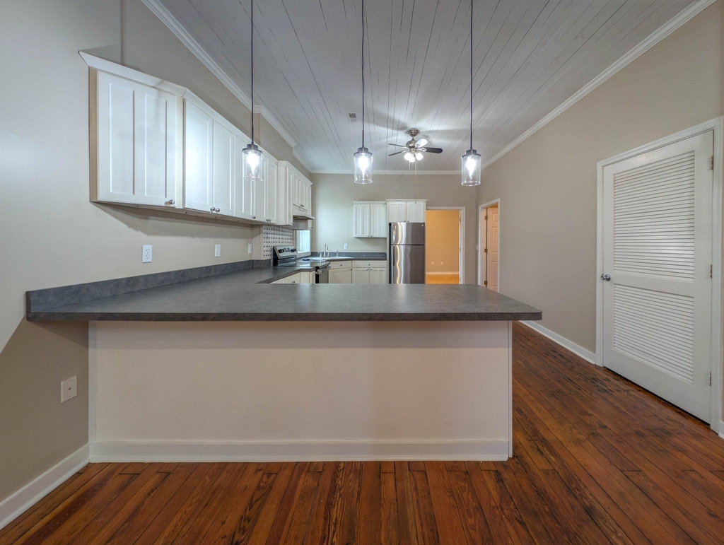 170 E Davis Street - Photo 4