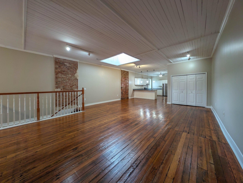 170 E Davis Street - Photo 3