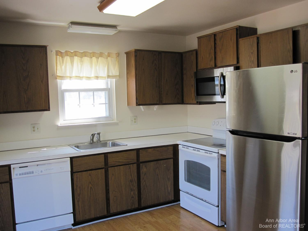 3238 Alpine Drive - Photo 3