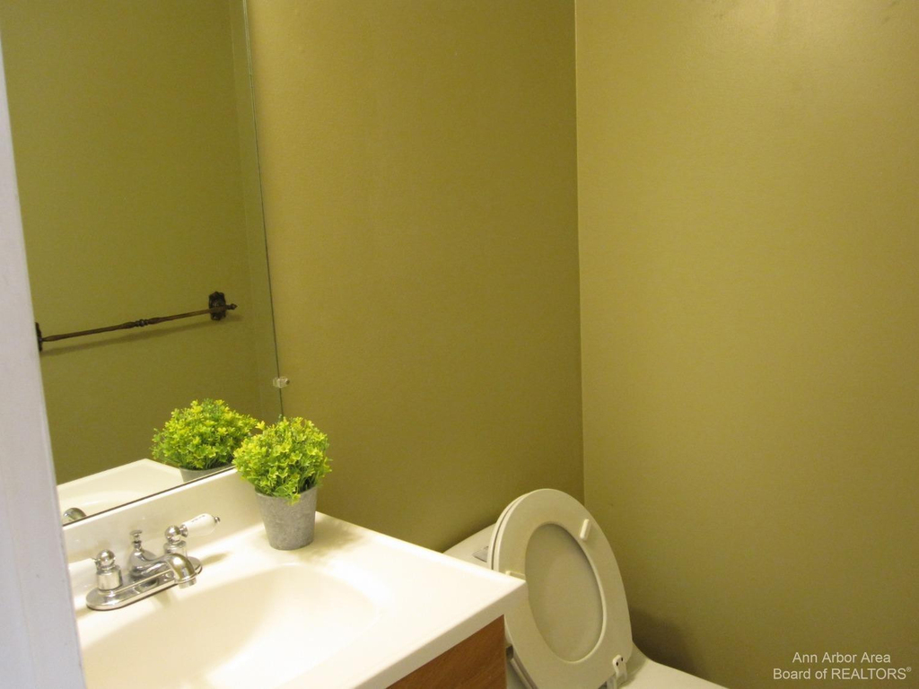 3238 Alpine Drive - Photo 2