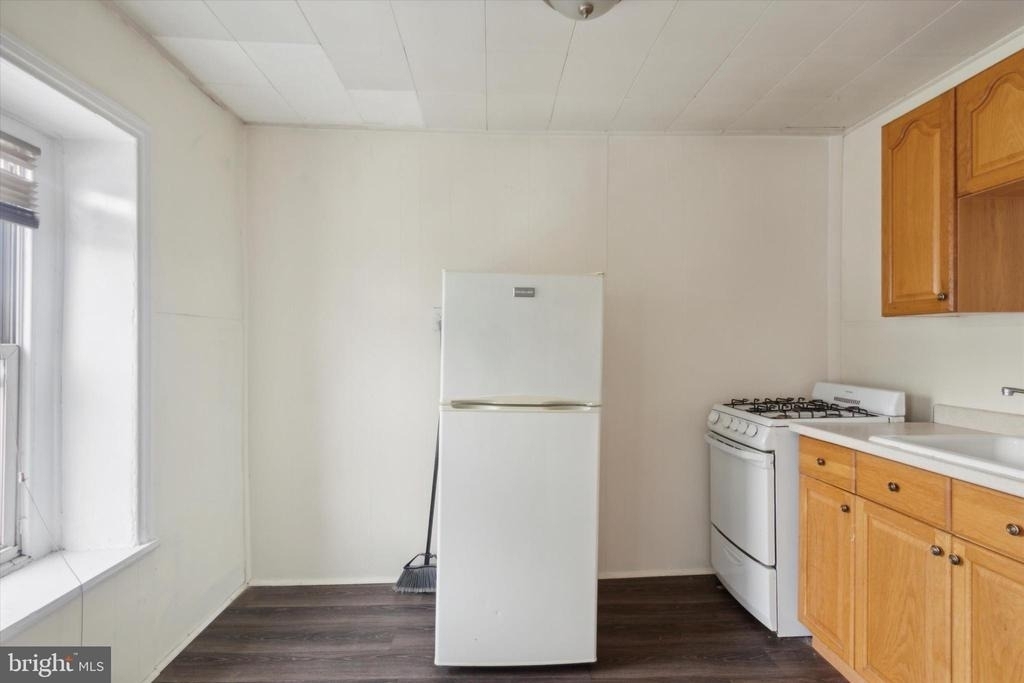 448 Krams Avenue - Photo 4