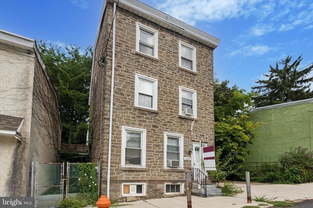448 Krams Avenue - Photo 2