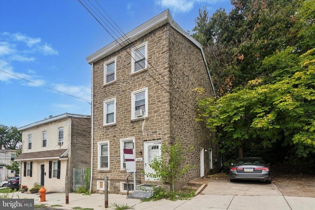 448 Krams Avenue - Photo 0