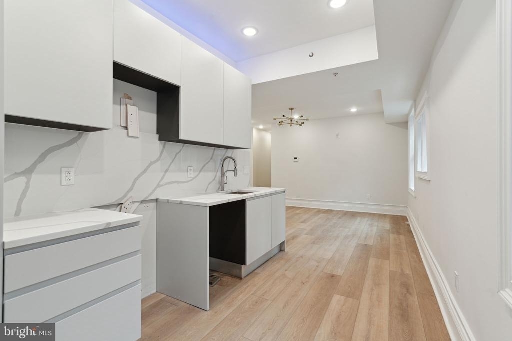 1822 Chestnut Street - Photo 2
