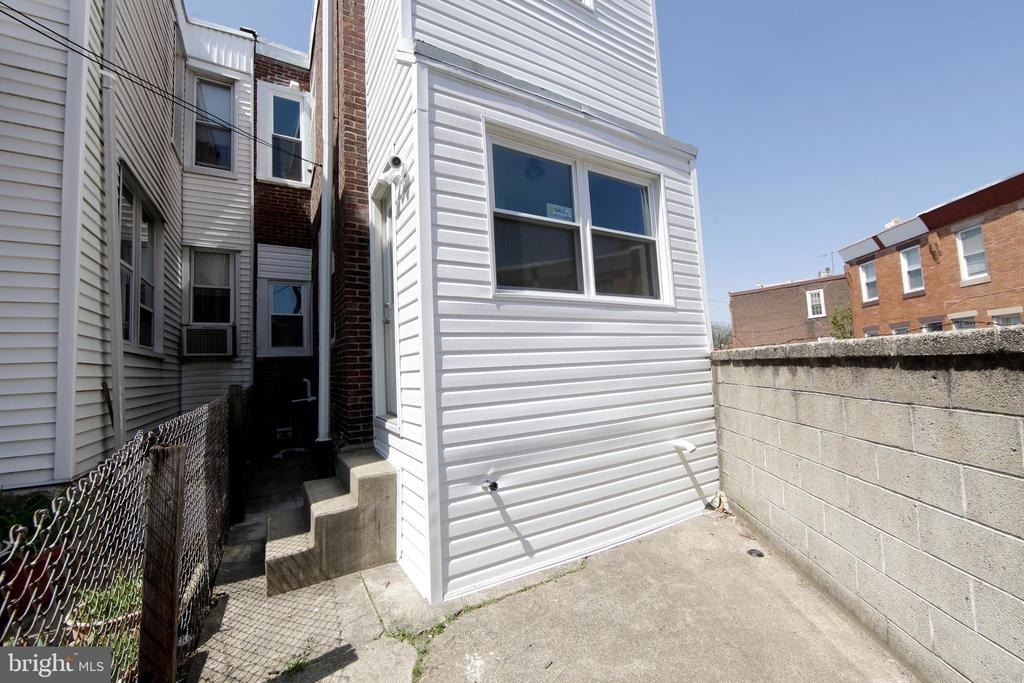 2677 Aramingo Avenue - Photo 29