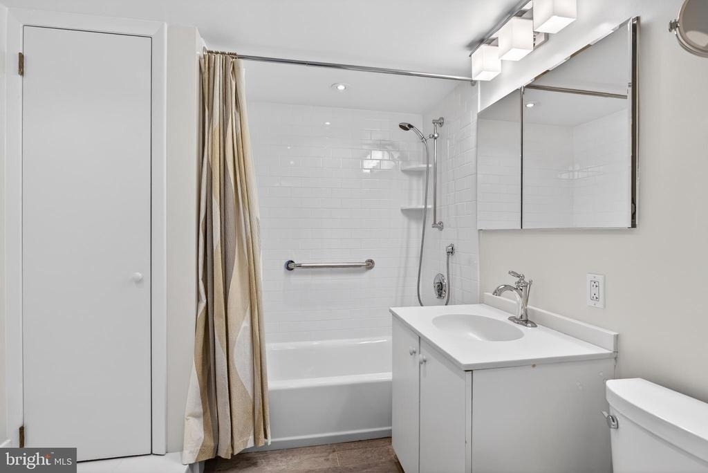2401 Pennsylvania Avenue - Photo 16