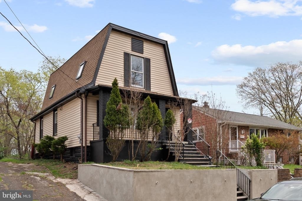 255 S 6th Avenue - Photo 0