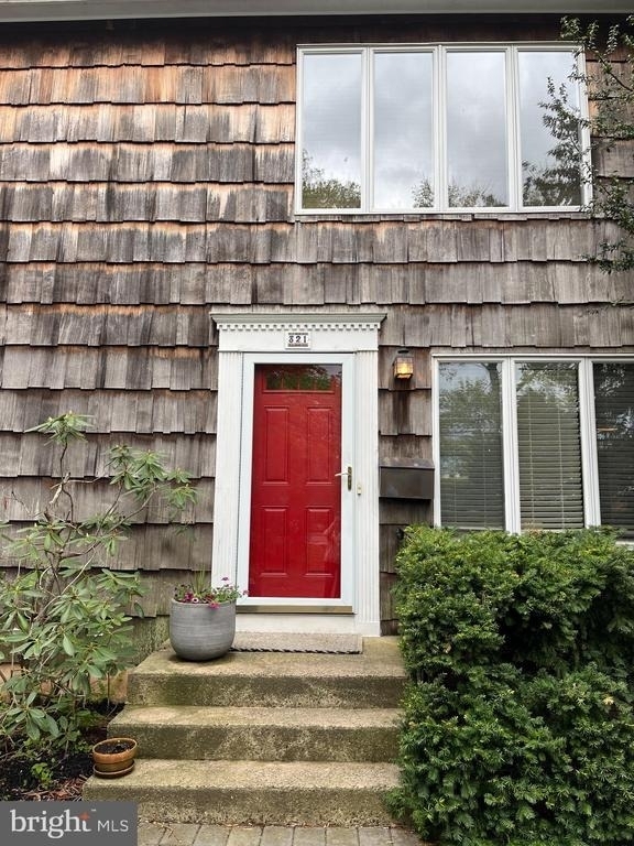 321 Franklin Avenue - Photo 0