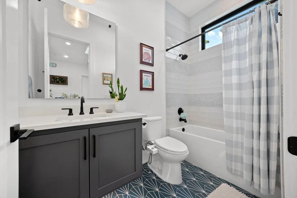 1204 Brentwood St - Photo 5
