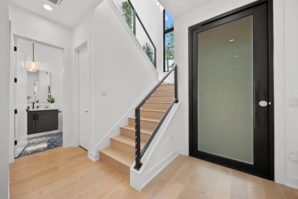 1204 Brentwood St - Photo 4
