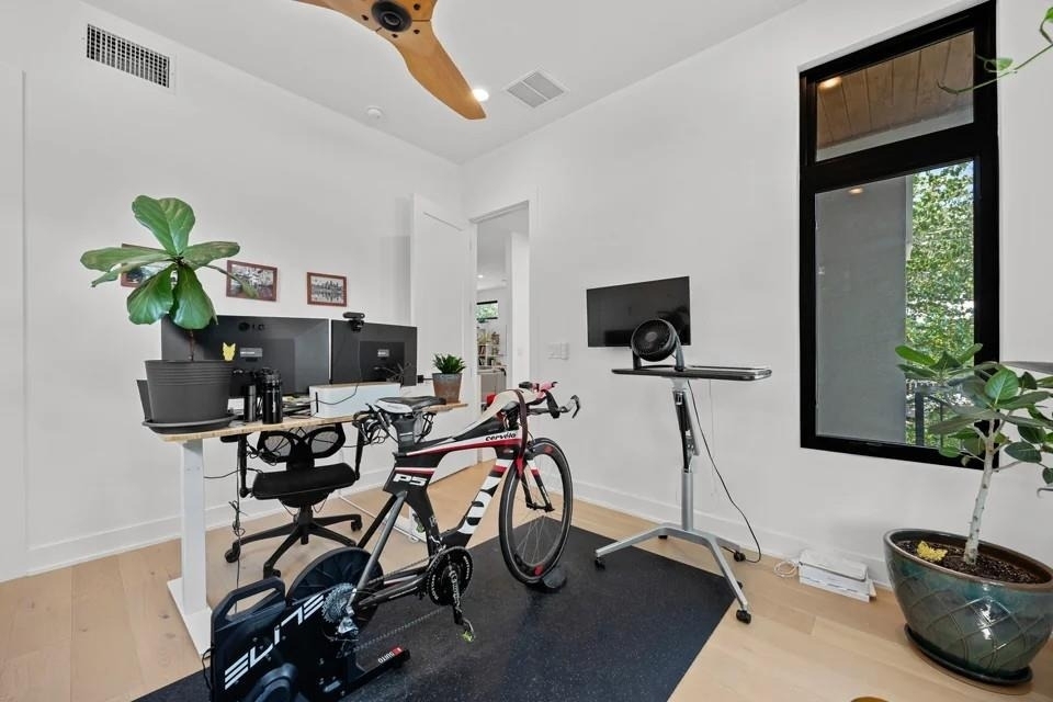 1204 Brentwood St - Photo 7