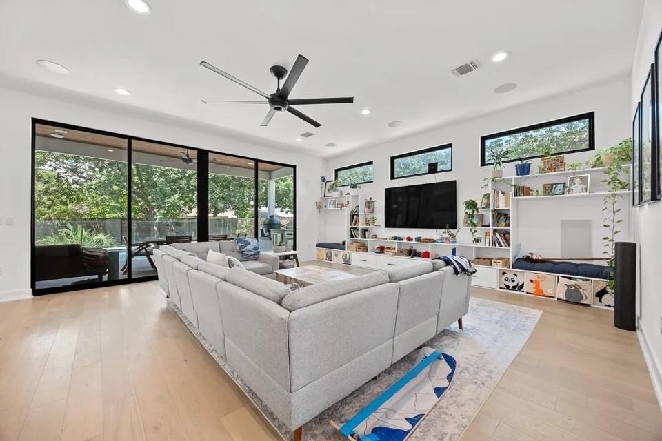 1204 Brentwood St - Photo 8