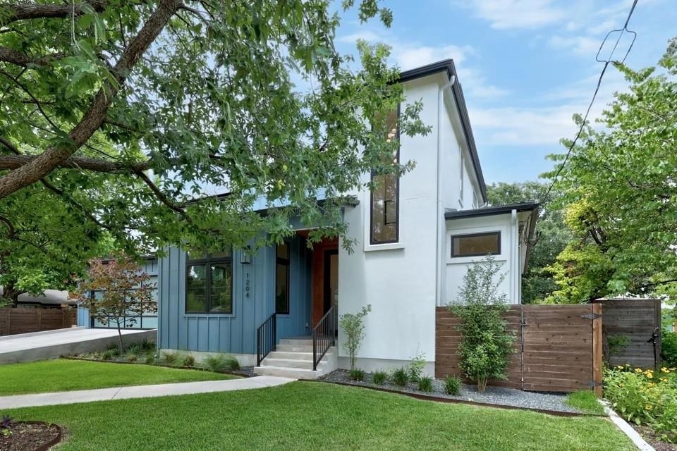 1204 Brentwood St - Photo 2