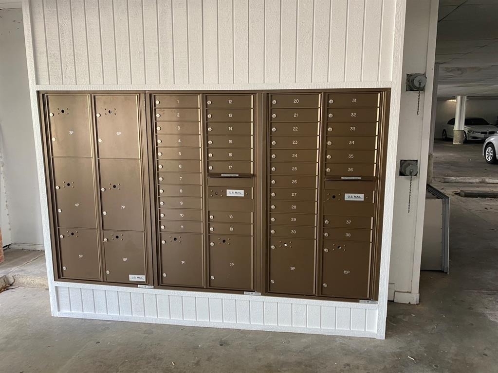 2401 Leon St - Photo 34