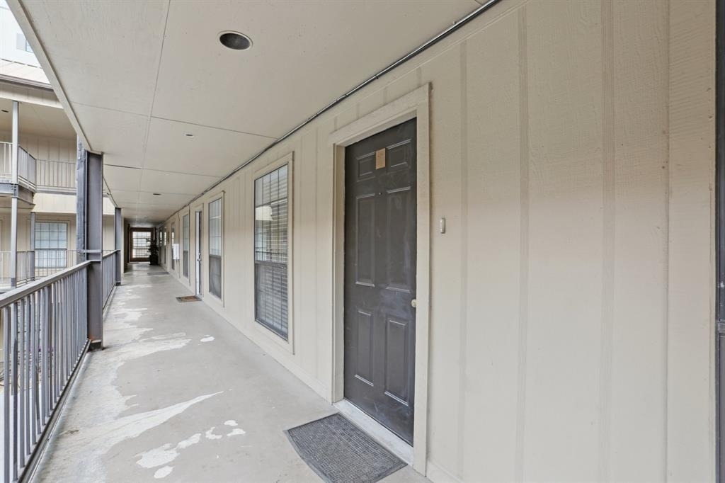 2401 Leon St - Photo 26