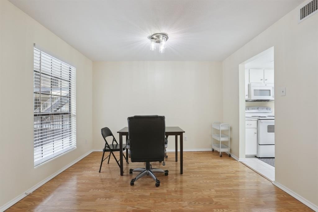 2401 Leon St - Photo 10