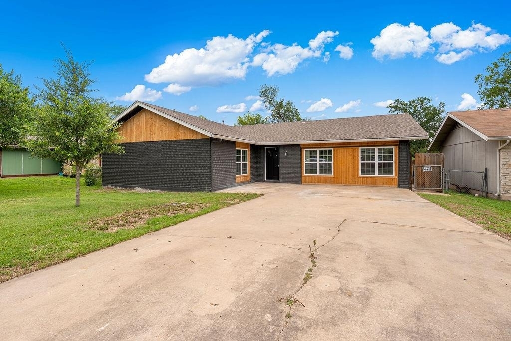 1204 Spearson Ln - Photo 0