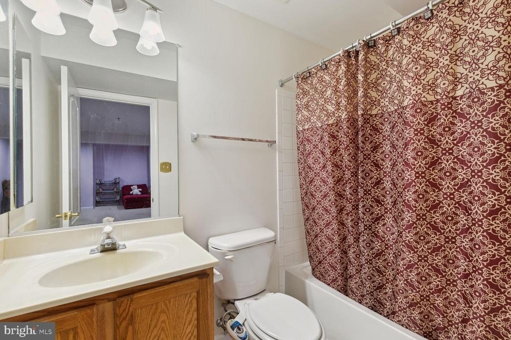 6005 Helmsman Way - Photo 33